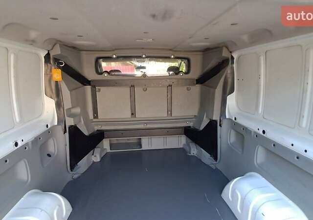Білий Рено Трафік, об'ємом двигуна 2 л та пробігом 255 тис. км за 14300 $, фото 16 на Automoto.ua