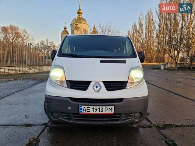 Белый Рено Трафик, объемом двигателя 2 л и пробегом 224 тыс. км за 11999 $, фото 1 на Automoto.ua