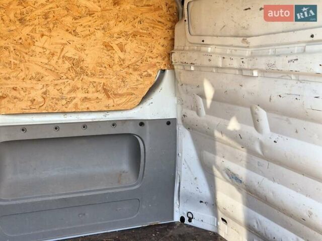 Белый Рено Трафик, объемом двигателя 2 л и пробегом 353 тыс. км за 12800 $, фото 43 на Automoto.ua