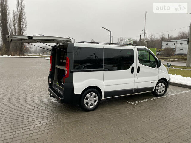 Білий Рено Трафік, об'ємом двигуна 2 л та пробігом 200 тис. км за 13500 $, фото 3 на Automoto.ua