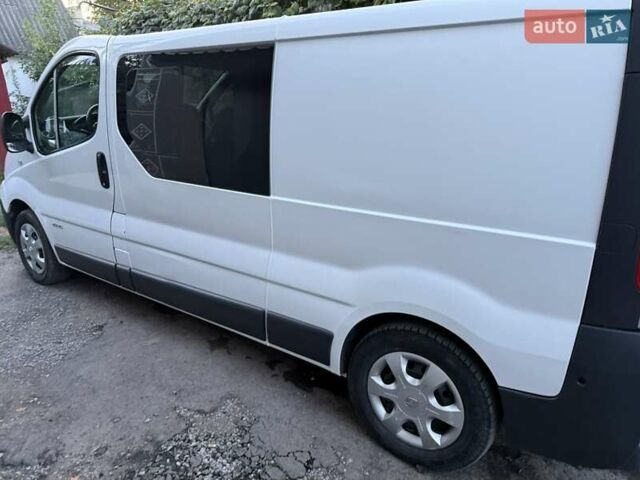 Білий Рено Трафік, об'ємом двигуна 2 л та пробігом 255 тис. км за 14300 $, фото 1 на Automoto.ua