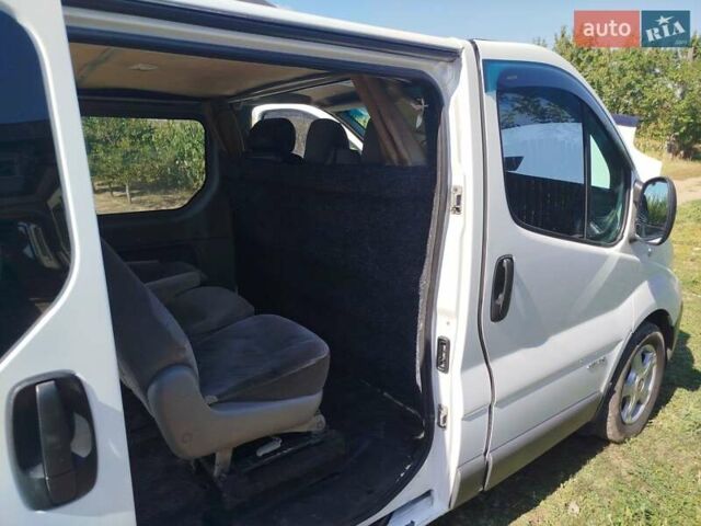Белый Рено Трафик, объемом двигателя 2 л и пробегом 317 тыс. км за 10500 $, фото 18 на Automoto.ua