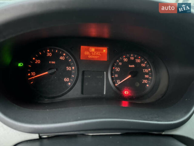 Белый Рено Трафик, объемом двигателя 2 л и пробегом 315 тыс. км за 8300 $, фото 25 на Automoto.ua