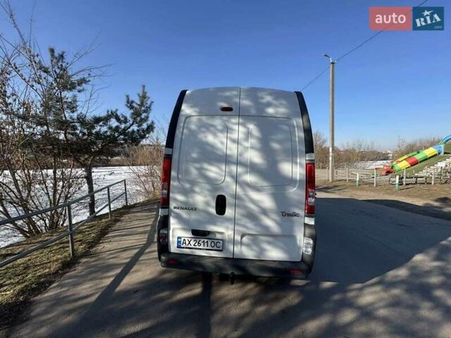 Белый Рено Трафик, объемом двигателя 2 л и пробегом 330 тыс. км за 8500 $, фото 1 на Automoto.ua