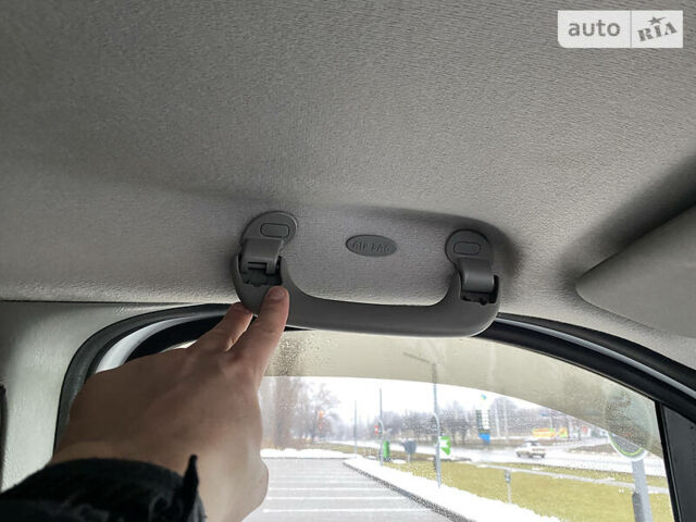 Білий Рено Трафік, об'ємом двигуна 2 л та пробігом 200 тис. км за 13500 $, фото 16 на Automoto.ua