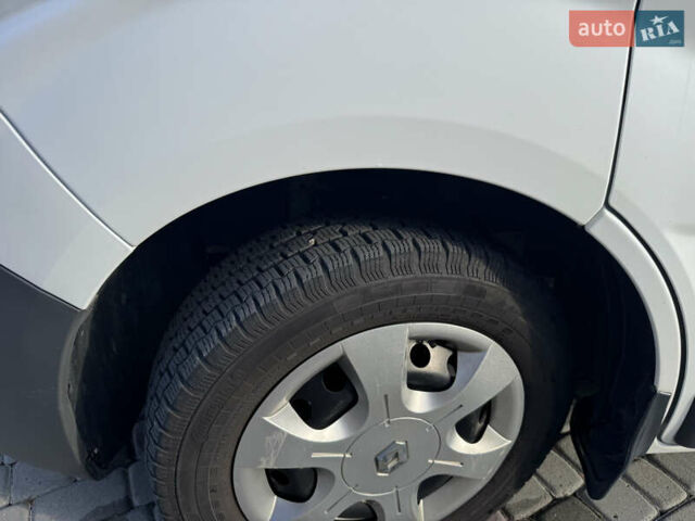 Белый Рено Трафик, объемом двигателя 2 л и пробегом 373 тыс. км за 12500 $, фото 18 на Automoto.ua