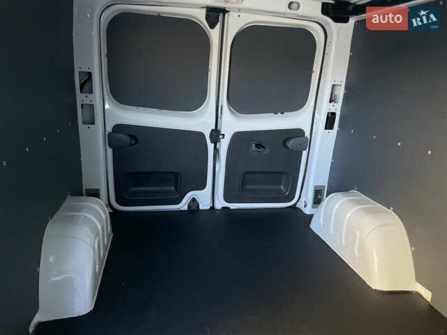 Белый Рено Трафик, объемом двигателя 2 л и пробегом 208 тыс. км за 12900 $, фото 48 на Automoto.ua
