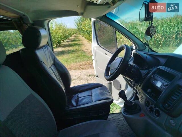 Белый Рено Трафик, объемом двигателя 2 л и пробегом 317 тыс. км за 10500 $, фото 20 на Automoto.ua