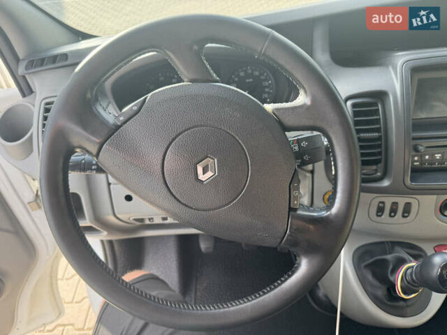Белый Рено Трафик, объемом двигателя 2 л и пробегом 373 тыс. км за 12500 $, фото 14 на Automoto.ua