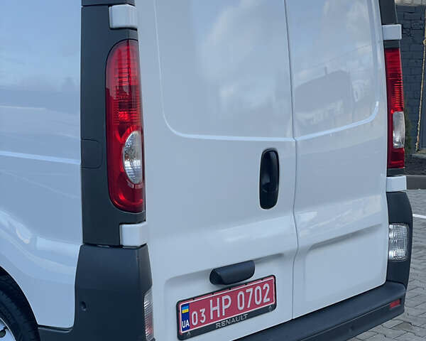 Белый Рено Трафик, объемом двигателя 2 л и пробегом 208 тыс. км за 12900 $, фото 11 на Automoto.ua