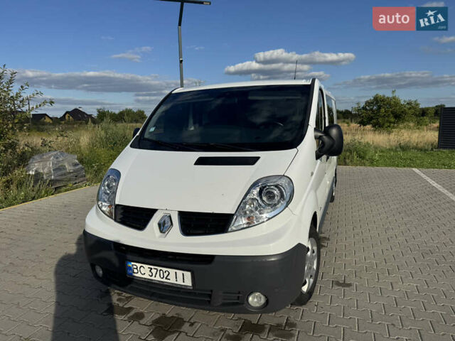Белый Рено Трафик, объемом двигателя 2 л и пробегом 373 тыс. км за 12500 $, фото 1 на Automoto.ua