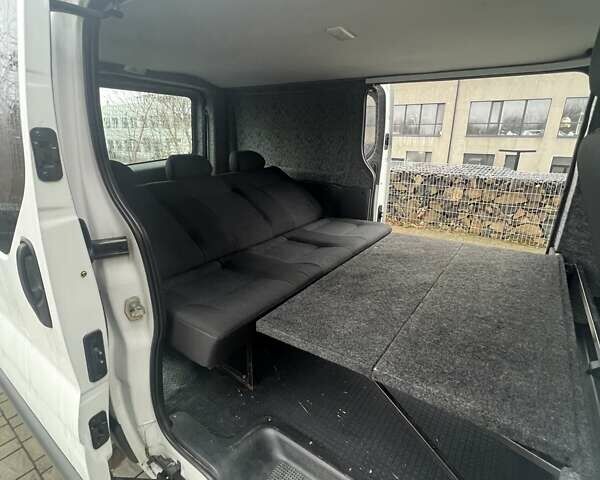 Белый Рено Трафик, объемом двигателя 2 л и пробегом 271 тыс. км за 10500 $, фото 9 на Automoto.ua