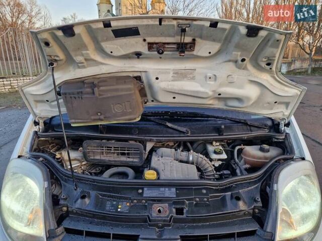 Белый Рено Трафик, объемом двигателя 2 л и пробегом 224 тыс. км за 11999 $, фото 22 на Automoto.ua