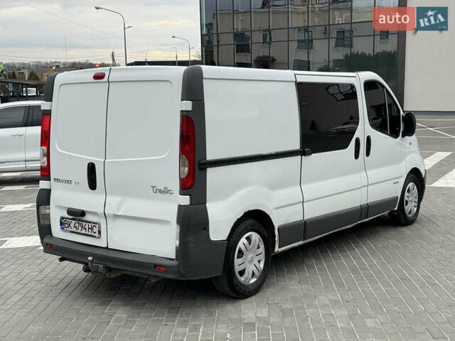 Белый Рено Трафик, объемом двигателя 2 л и пробегом 315 тыс. км за 8300 $, фото 6 на Automoto.ua