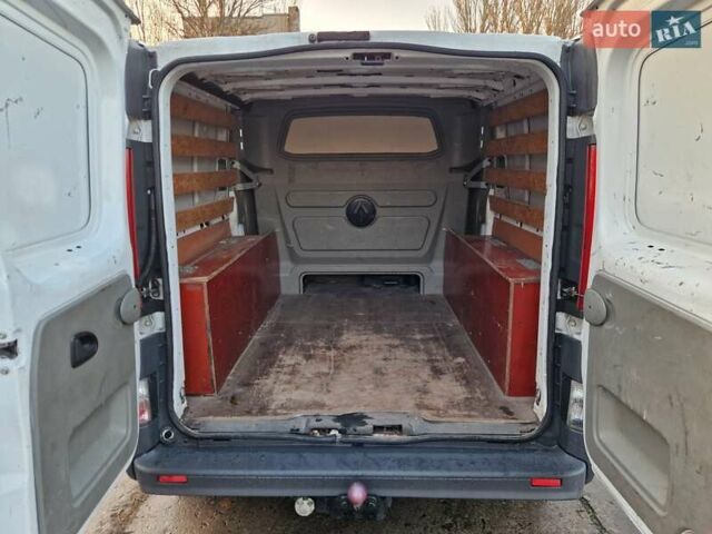 Белый Рено Трафик, объемом двигателя 2 л и пробегом 224 тыс. км за 11999 $, фото 19 на Automoto.ua