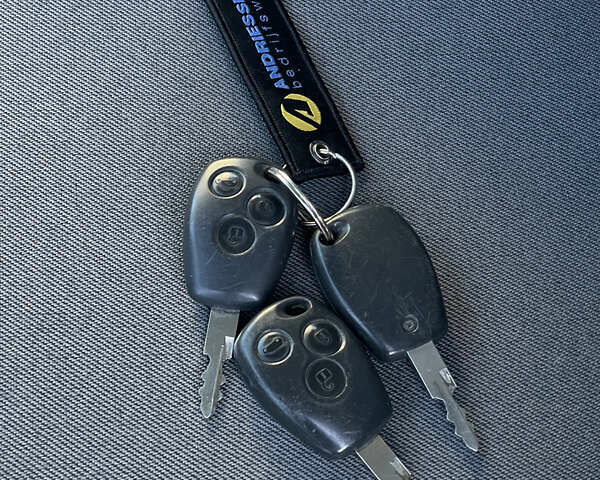 Белый Рено Трафик, объемом двигателя 2 л и пробегом 208 тыс. км за 12900 $, фото 34 на Automoto.ua