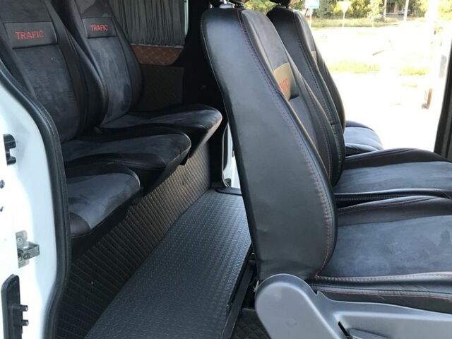 Белый Рено Трафик, объемом двигателя 2 л и пробегом 275 тыс. км за 11900 $, фото 7 на Automoto.ua