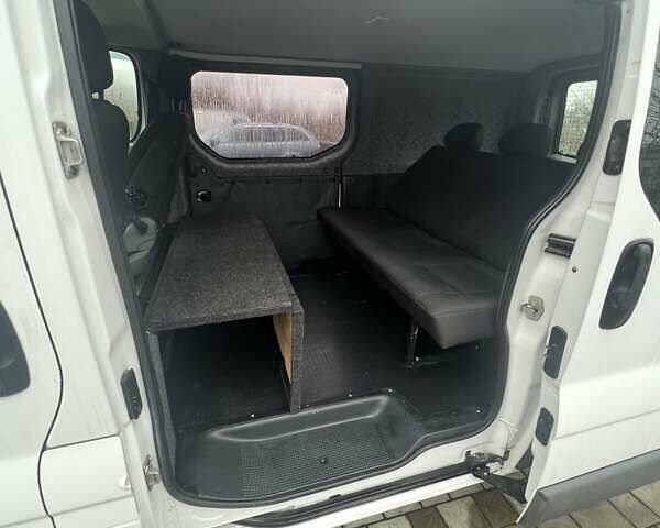 Белый Рено Трафик, объемом двигателя 2 л и пробегом 271 тыс. км за 10500 $, фото 4 на Automoto.ua