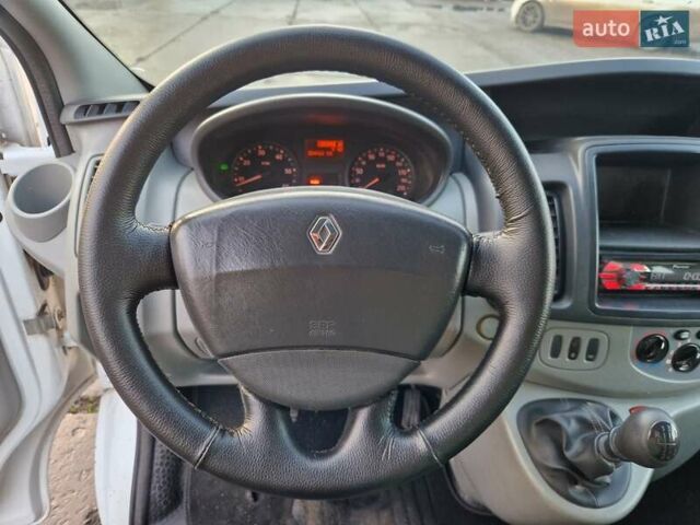 Белый Рено Трафик, объемом двигателя 2 л и пробегом 224 тыс. км за 11999 $, фото 14 на Automoto.ua