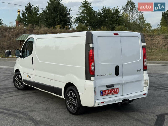 Белый Рено Трафик, объемом двигателя 2 л и пробегом 252 тыс. км за 12550 $, фото 4 на Automoto.ua