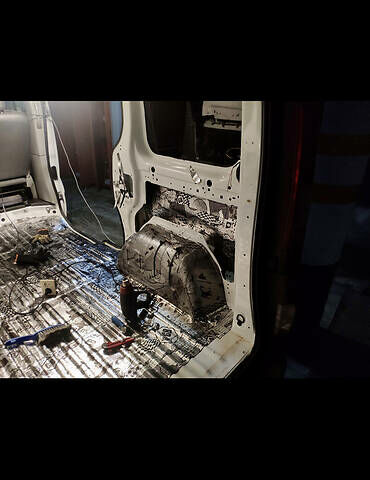 Білий Рено Трафік, об'ємом двигуна 2 л та пробігом 200 тис. км за 13500 $, фото 29 на Automoto.ua