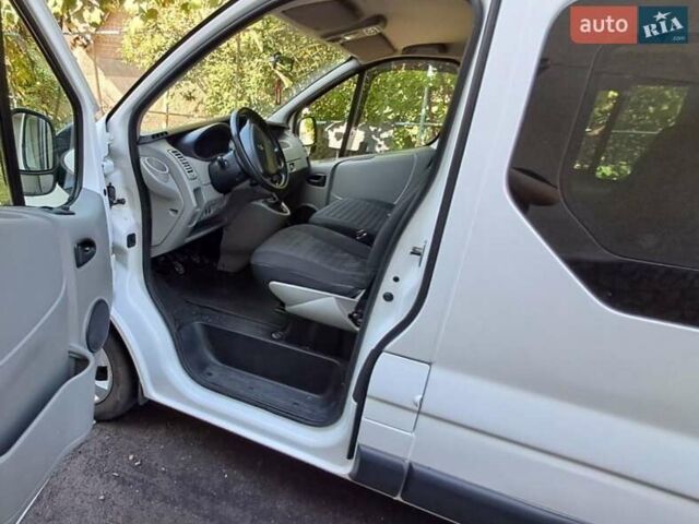 Білий Рено Трафік, об'ємом двигуна 2 л та пробігом 255 тис. км за 14300 $, фото 25 на Automoto.ua