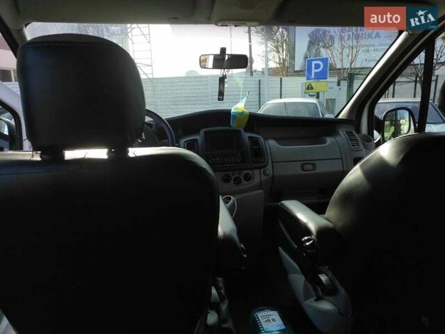 Белый Рено Трафик, объемом двигателя 2 л и пробегом 280 тыс. км за 13500 $, фото 16 на Automoto.ua