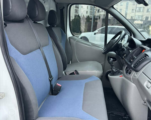 Белый Рено Трафик, объемом двигателя 2 л и пробегом 315 тыс. км за 8300 $, фото 18 на Automoto.ua