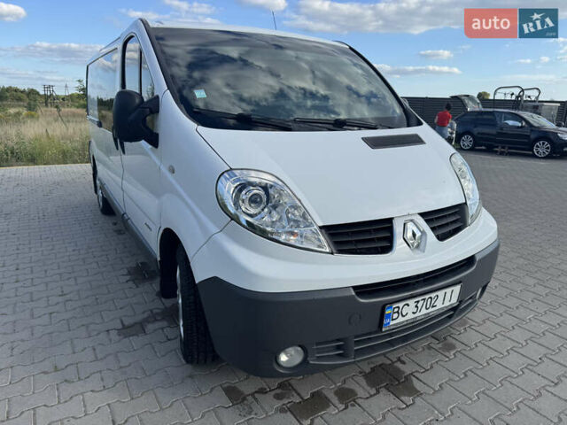 Белый Рено Трафик, объемом двигателя 2 л и пробегом 373 тыс. км за 12500 $, фото 3 на Automoto.ua