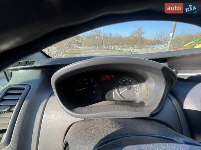 Белый Рено Трафик, объемом двигателя 2 л и пробегом 330 тыс. км за 8500 $, фото 3 на Automoto.ua