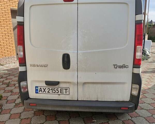 Белый Рено Трафик, объемом двигателя 2 л и пробегом 250 тыс. км за 8500 $, фото 4 на Automoto.ua