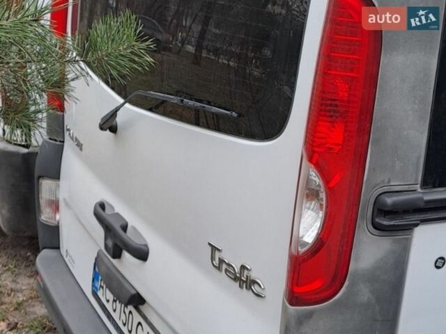 Белый Рено Трафик, объемом двигателя 2 л и пробегом 368 тыс. км за 14900 $, фото 4 на Automoto.ua