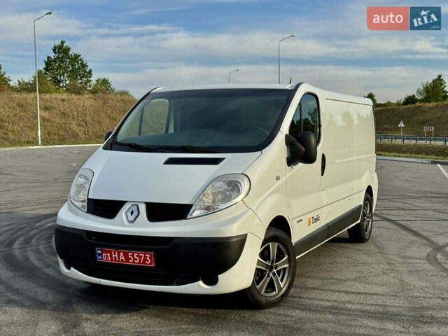 Белый Рено Трафик, объемом двигателя 2 л и пробегом 252 тыс. км за 12550 $, фото 3 на Automoto.ua