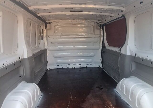 Білий Рено Трафік, об'ємом двигуна 2 л та пробігом 302 тис. км за 8500 $, фото 6 на Automoto.ua