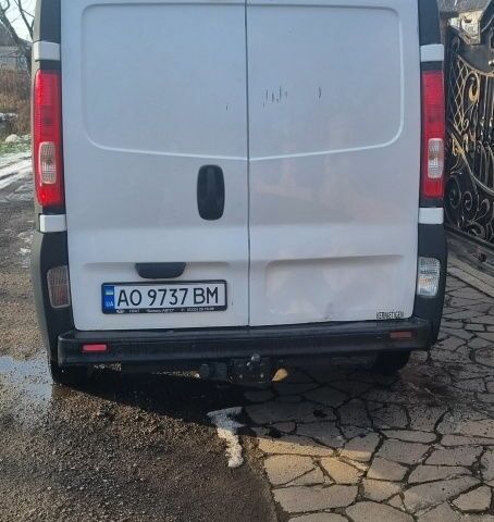 Білий Рено Трафік, об'ємом двигуна 2 л та пробігом 302 тис. км за 8500 $, фото 1 на Automoto.ua