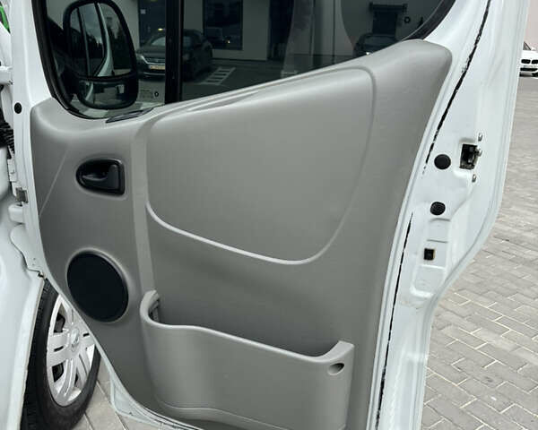 Белый Рено Трафик, объемом двигателя 2 л и пробегом 315 тыс. км за 8300 $, фото 21 на Automoto.ua