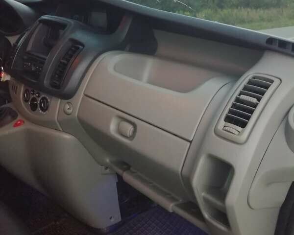 Белый Рено Трафик, объемом двигателя 2 л и пробегом 339 тыс. км за 13600 $, фото 4 на Automoto.ua