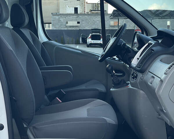 Белый Рено Трафик, объемом двигателя 2 л и пробегом 208 тыс. км за 12900 $, фото 21 на Automoto.ua