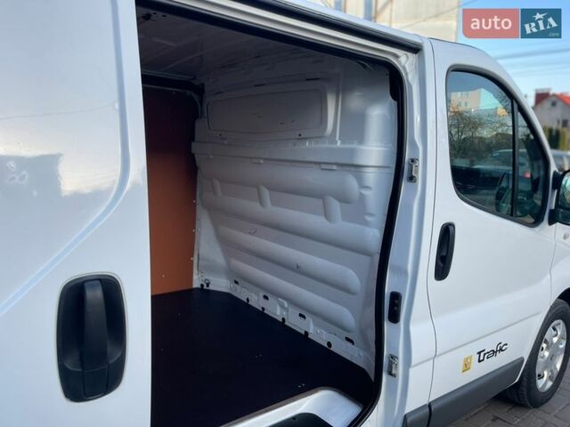 Білий Рено Трафік, об'ємом двигуна 2 л та пробігом 220 тис. км за 12850 $, фото 63 на Automoto.ua
