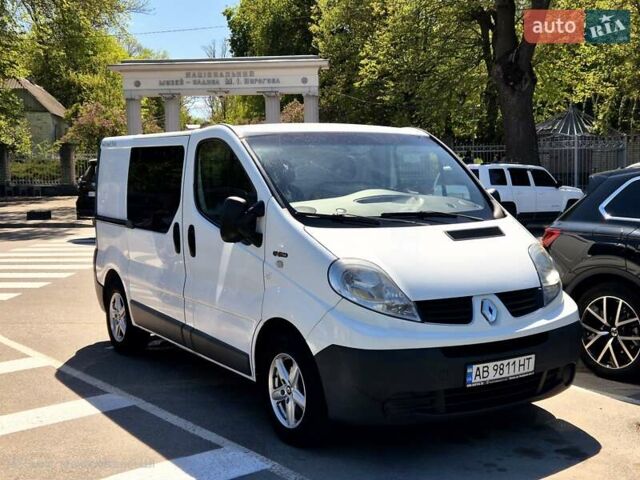 Белый Рено Трафик, объемом двигателя 2 л и пробегом 353 тыс. км за 12800 $, фото 2 на Automoto.ua