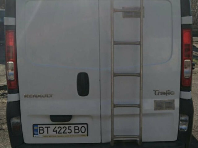 Белый Рено Трафик, объемом двигателя 2 л и пробегом 250 тыс. км за 9499 $, фото 1 на Automoto.ua