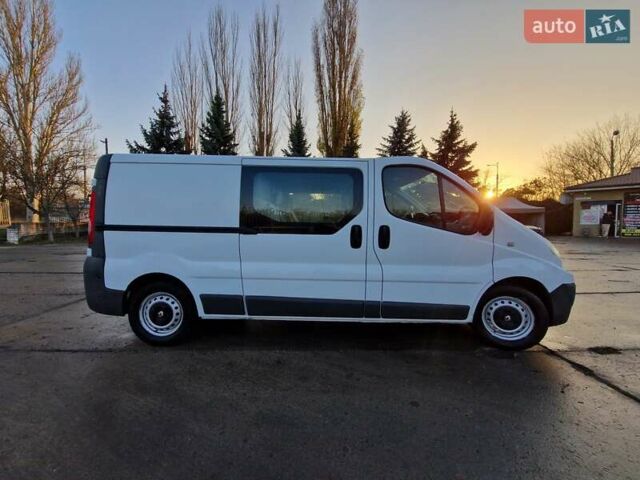 Белый Рено Трафик, объемом двигателя 2 л и пробегом 224 тыс. км за 11999 $, фото 2 на Automoto.ua