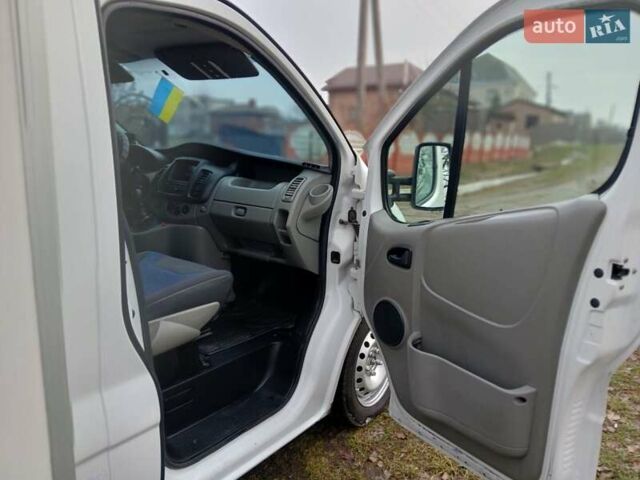 Білий Рено Трафік, об'ємом двигуна 2 л та пробігом 390 тис. км за 9500 $, фото 29 на Automoto.ua