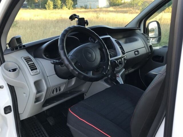 Белый Рено Трафик, объемом двигателя 2 л и пробегом 275 тыс. км за 11900 $, фото 3 на Automoto.ua