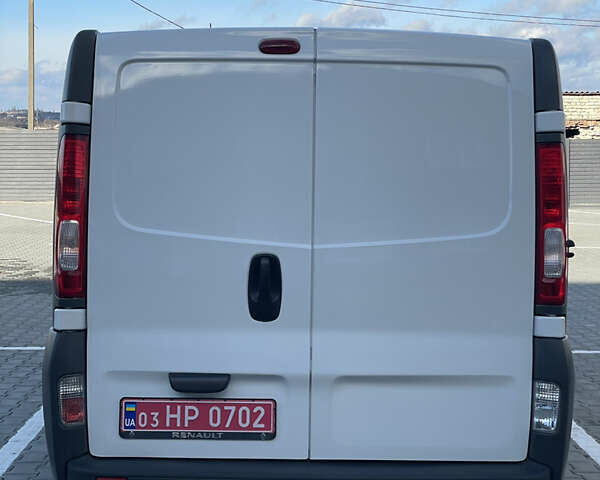 Белый Рено Трафик, объемом двигателя 2 л и пробегом 208 тыс. км за 12900 $, фото 6 на Automoto.ua