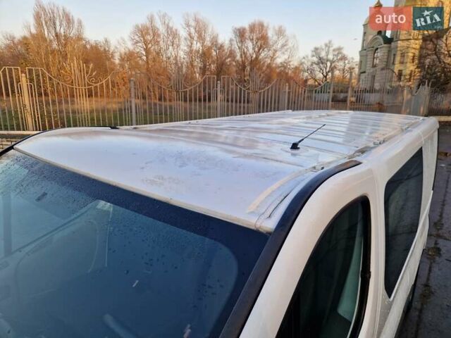 Белый Рено Трафик, объемом двигателя 2 л и пробегом 224 тыс. км за 11999 $, фото 9 на Automoto.ua