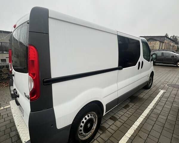 Белый Рено Трафик, объемом двигателя 2 л и пробегом 271 тыс. км за 10500 $, фото 11 на Automoto.ua