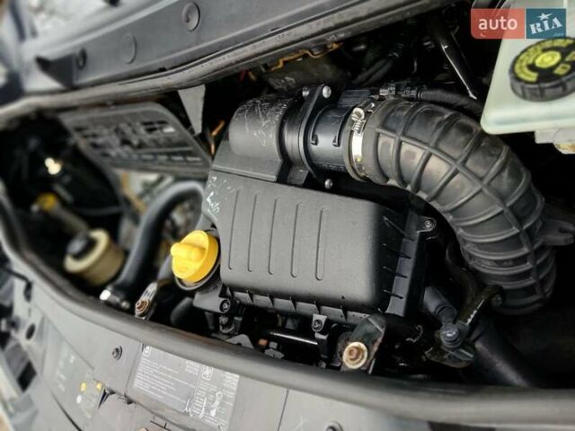 Білий Рено Трафік, об'ємом двигуна 2 л та пробігом 390 тис. км за 9500 $, фото 35 на Automoto.ua