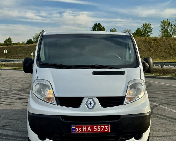 Белый Рено Трафик, объемом двигателя 2 л и пробегом 252 тыс. км за 12550 $, фото 8 на Automoto.ua