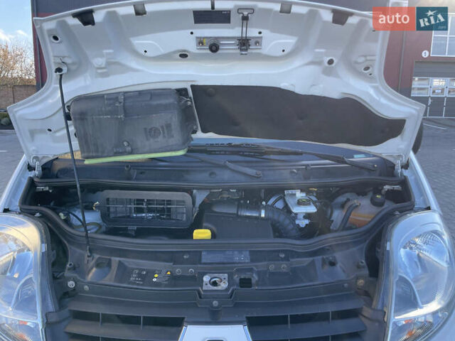 Белый Рено Трафик, объемом двигателя 2 л и пробегом 208 тыс. км за 12900 $, фото 36 на Automoto.ua